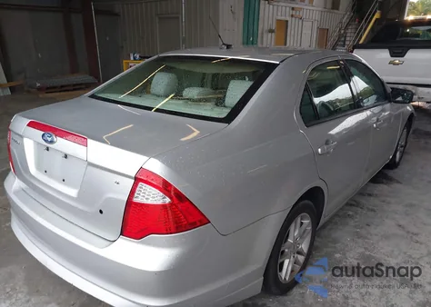 2011 Ford Fusion S z USA, uszkodzony, nr VIN 3FAHP0GA6BR242958